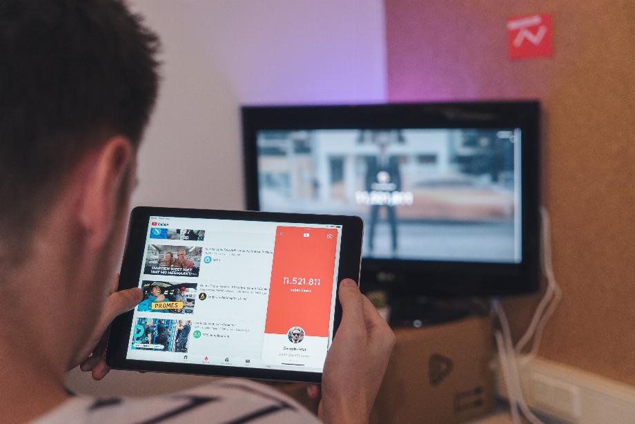 Selon le Wall Street Journal, l'application proposera une télévision en streaming gratuite et financée par la publicité.
