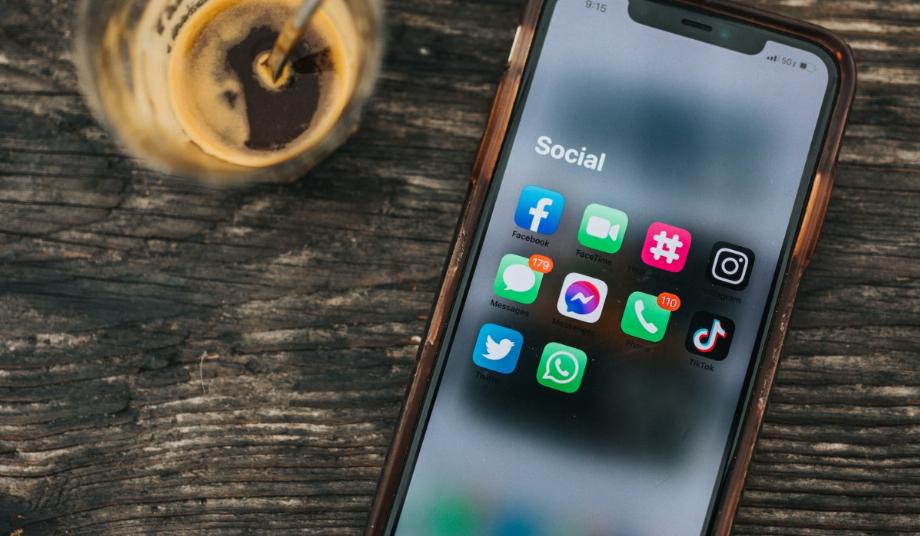Au Royaume-Uni, une loi est en attente pour forcer les applications à protéger leurs utilisateurs sous peine d'amende.