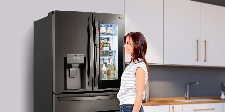 Le nouveau réfrigérateur LG Instaview sera présenté au salon technologique CES 2023. (LG)