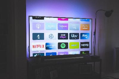 Qu'est-ce que FAST, le nouveau format de télévision que YouTube a adapté