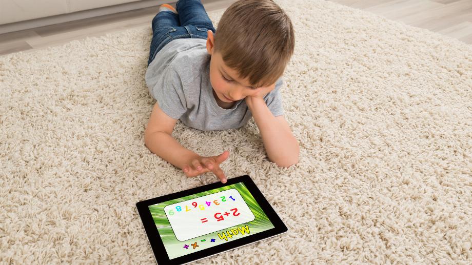 Certains mineurs ont leur premier contact avec ces équipements dès l'âge de 5 ans et peuvent les utiliser plus de 6 heures par jour