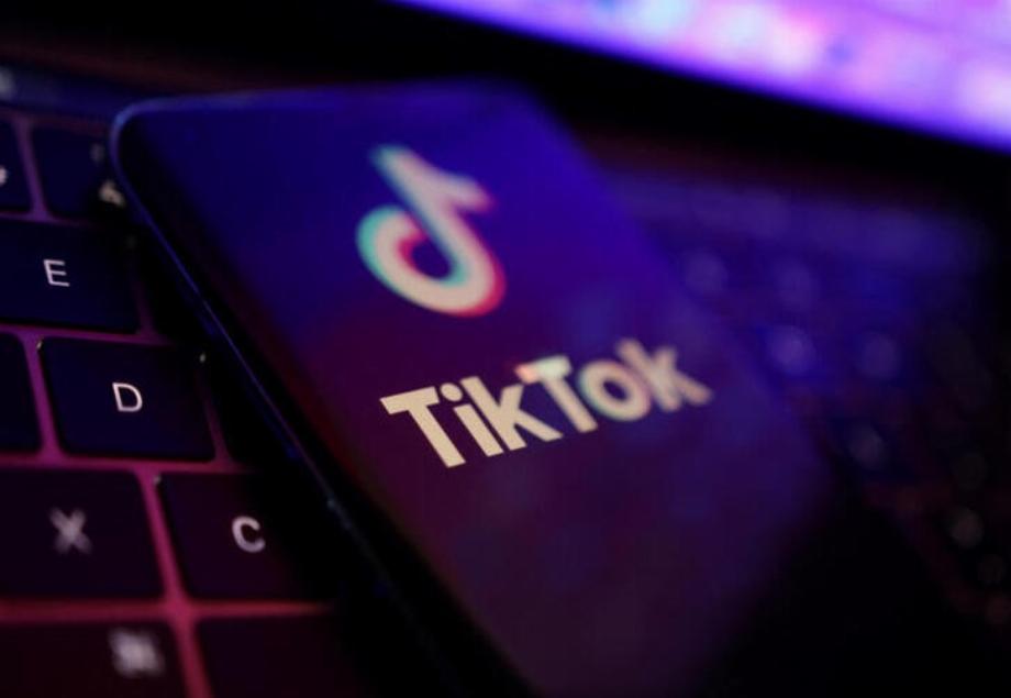 Illustration photographique avec le logo de l'application TikTok. 22 août 2022. REUTERS/Dado Ruvic