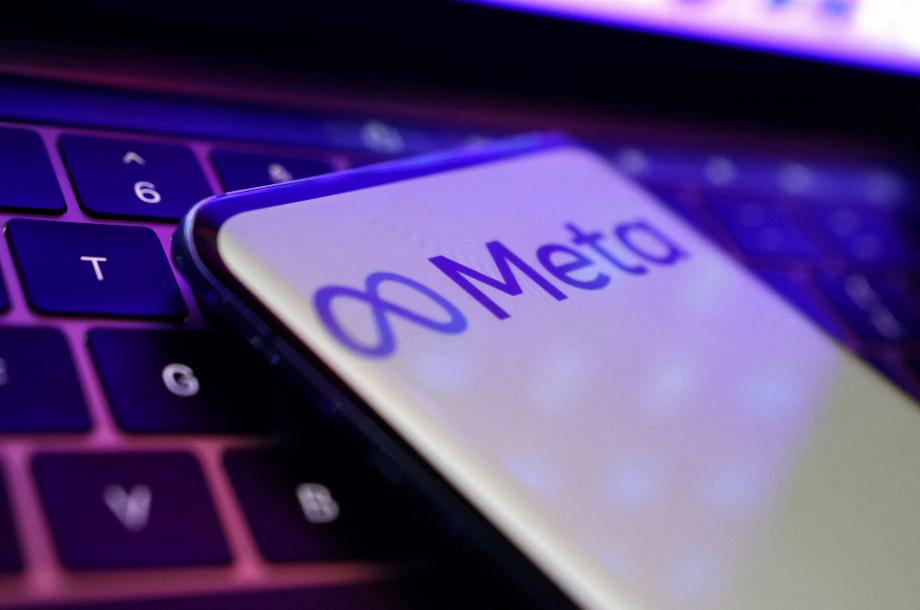 Les utilisateurs peuvent utiliser les outils de la plate-forme de l'entreprise pour garantir une expérience Internet sécurisée. REUTERS/Dado Ruvic/Illustration