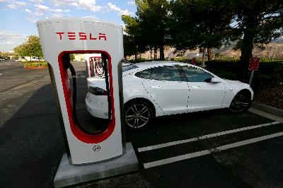 Tesla autorisera les véhicules électriques d'autres marques à utiliser ses bornes de recharge aux États-Unis