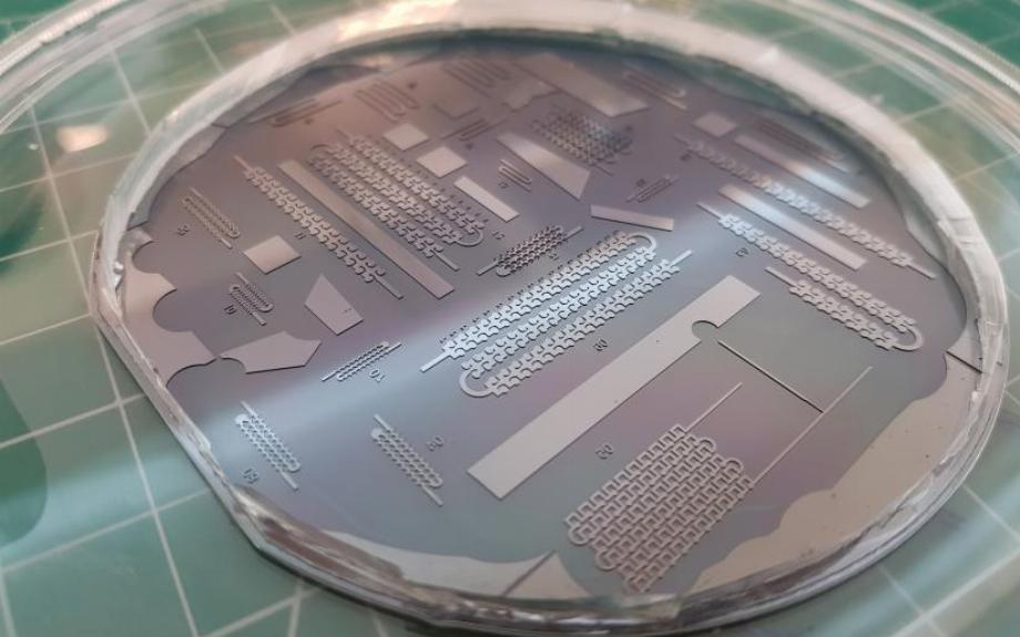 Cet appareil analyse et sépare les cellules sanguines des cellules cancéreuses.