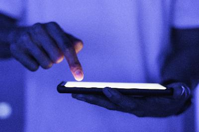 Voici comment ils piratent l'écran du téléphone portable pour passer des appels sans autorisation