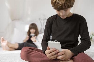 Facebook : de quels outils les parents ont besoin pour le bien-être des adolescents