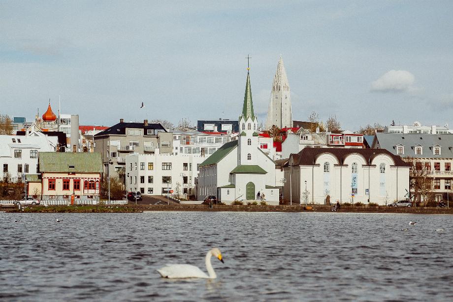 L'Islande formerait GPT-4 pour empêcher sa langue locale de disparaître face à l'avancée numérique. (Déséclabousser)