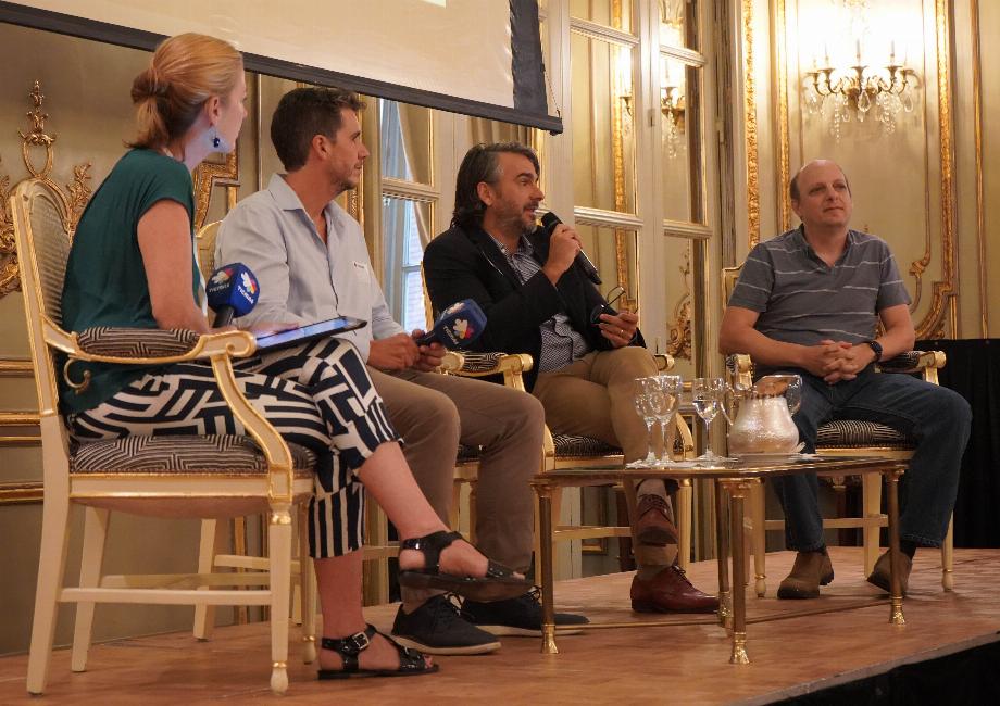 Gustavo Brey (enseignant ITBA), Mariano Yacovino (Microsoft Argentina Education Director) et Mariano Ruani (Baikal Institute Director) dans le panel animé par Astrid de Herrera
