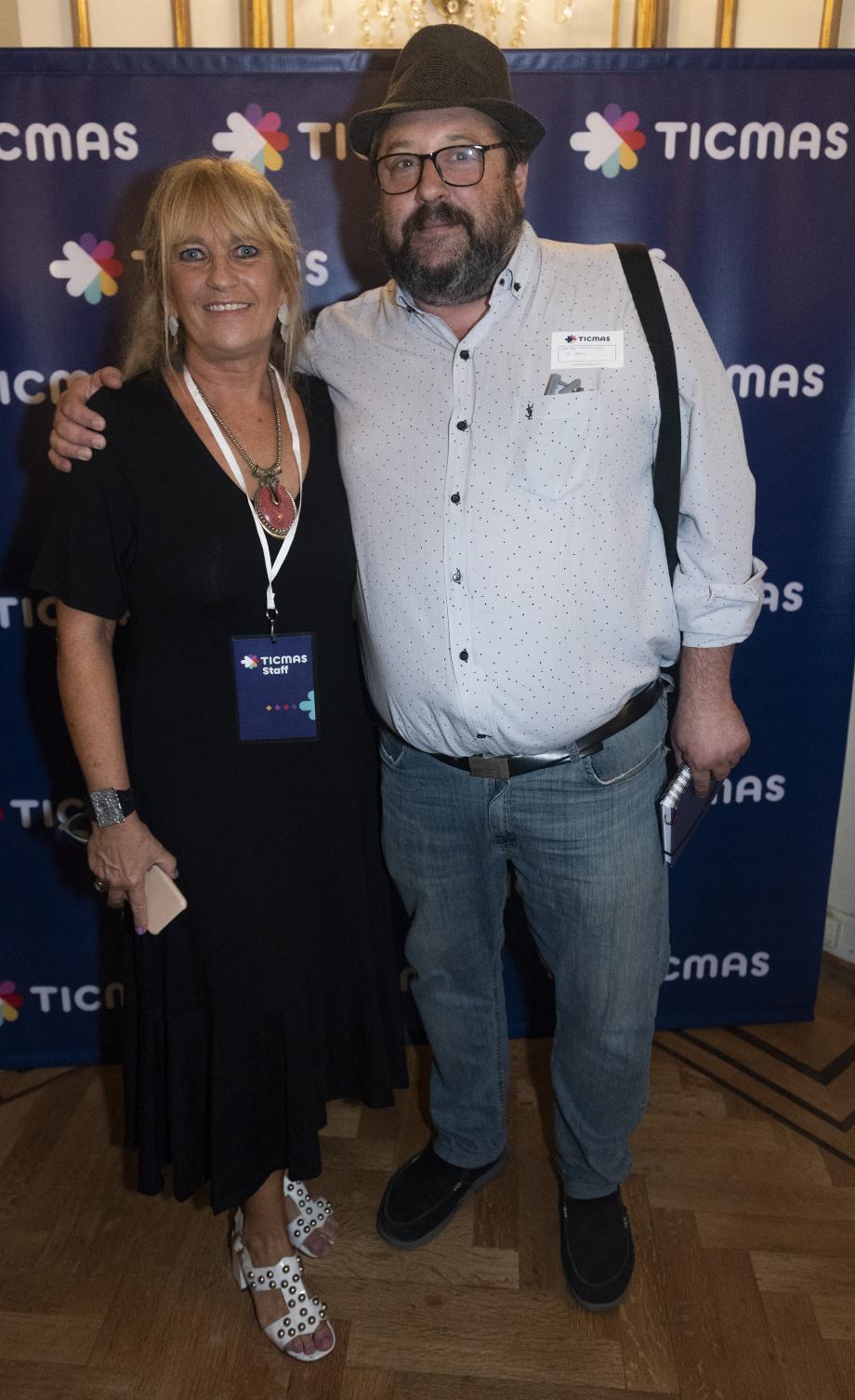 Raquel Schnapp (de Ticmas) et Javier Castagnola, directeur général exécutif du Réseau éducatif de La Salle Argentine - Paraguay