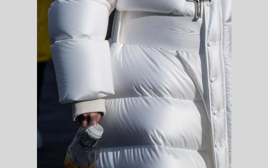 La photo virale du pape François a été créée par l'intelligence artificielle de Midjourney.