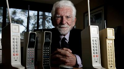 50 ans se sont écoulés depuis le premier appel depuis un téléphone portable, le projet mondial de Motorola