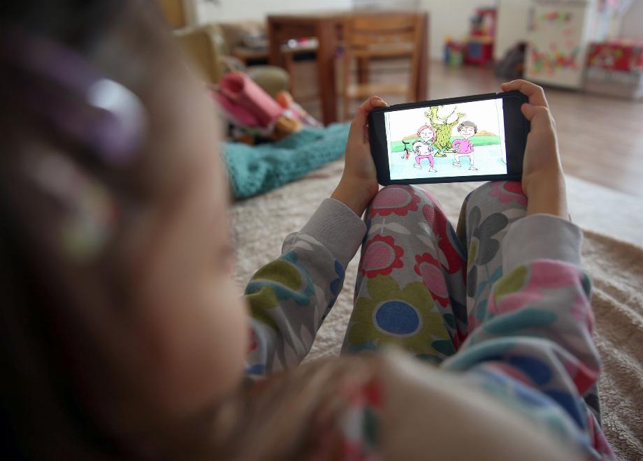 C'est pourquoi ils recommandent d'accompagner les jeunes pour les aider à gérer ces comparaisons, renforçant l'importance de garder du recul.