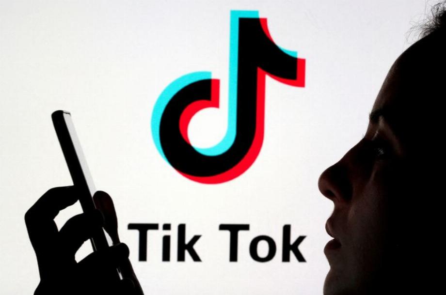 Un rapport a révélé que les recherches liées au changement climatique sur TikTok avaient des résultats avec des titres qui niaient son existence ou le qualifiaient de mensonge. (REUTERS/Dado Ruvic)