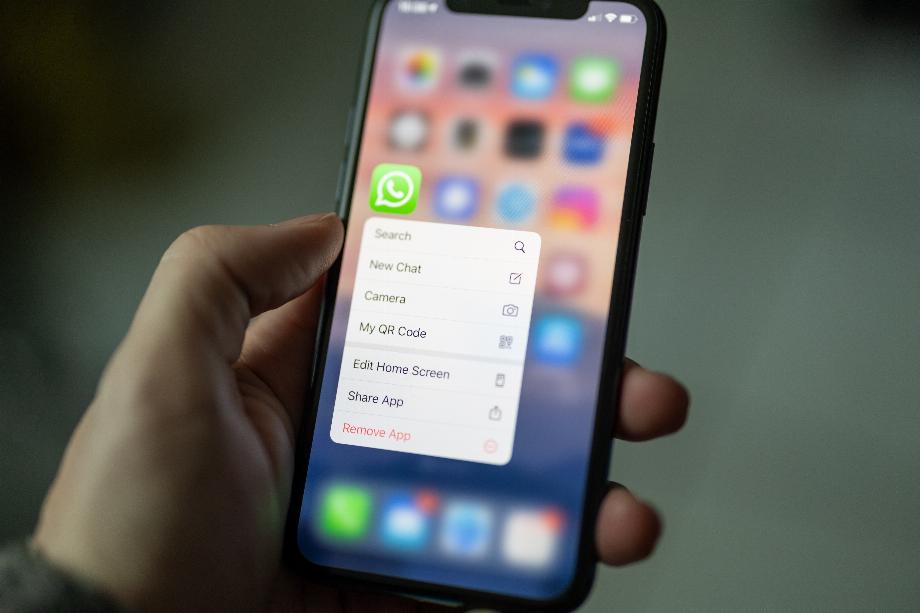 L'application s'occupera du compte des utilisateurs avec plus de processus d'authentification. (Déséclabousser)