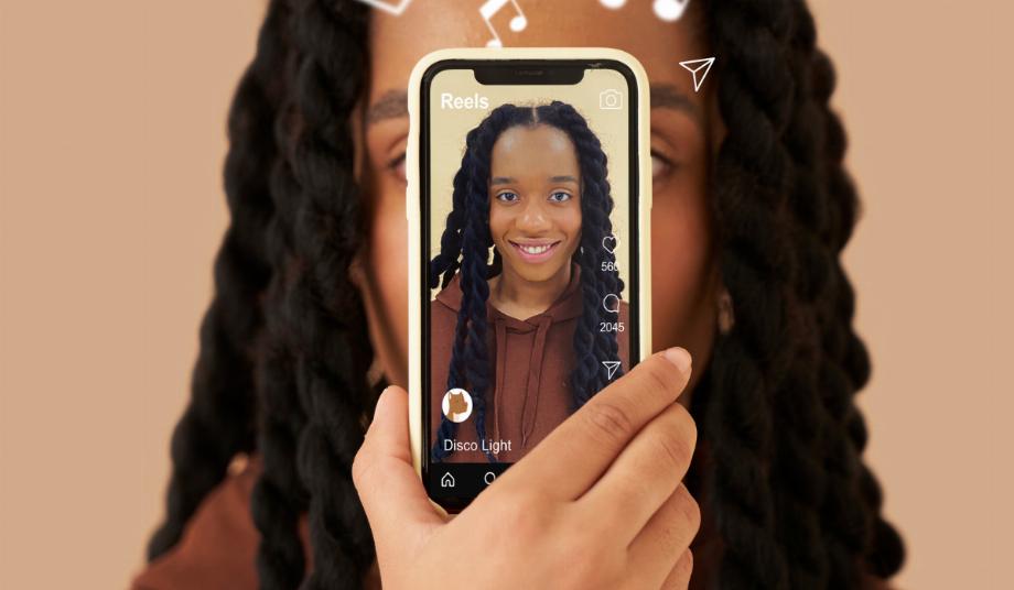 Désormais, les vidéos avec intelligence artificielle doivent être étiquetées pour clarifier les informations aux utilisateurs. (Freepik)
