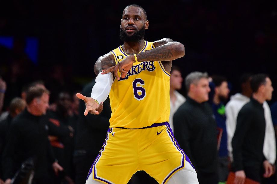 L'attaquant des Los Angeles Lakers LeBron James, le 11 avril 2023 à Los Angeles, Californie, États-Unis Crédit obligatoire : Gary A. Vasquez-USA TODAY Sports