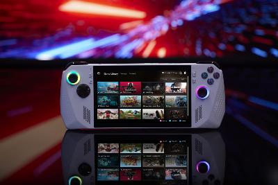 Quand est sortie la première console portable Asus ?