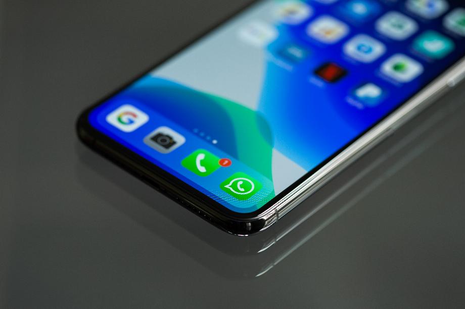La liste des téléphones portables comprend des appareils dotés d'une version d'Android 4 ou inférieure.