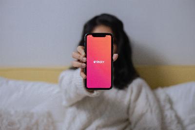 Tinder a une nouvelle façon de vérifier si une personne est réelle ou un escroc