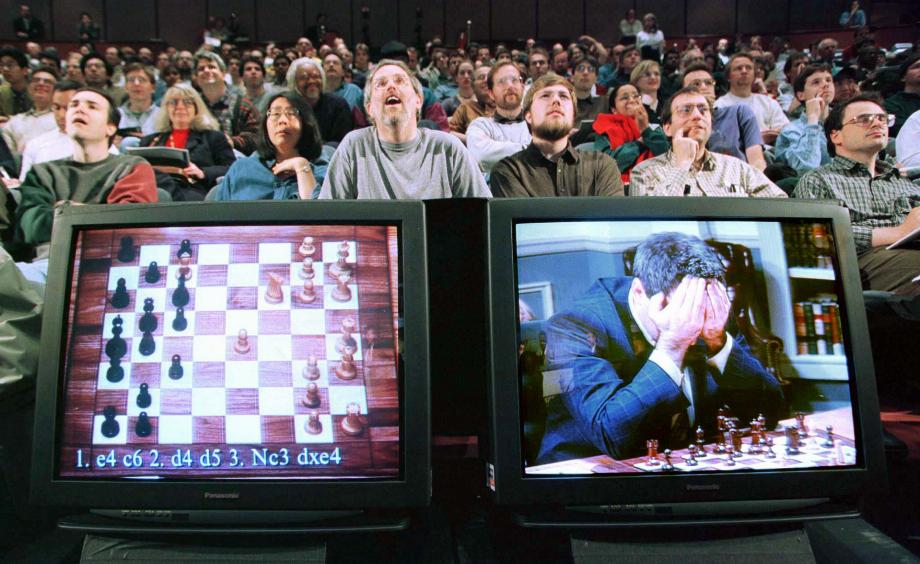 Un moment historique : en 1997, le supercalculateur d'échecs Deep Blue d'IBM a battu le champion du monde Garry Kasparov, marquant une étape importante dans l'histoire de l'IA