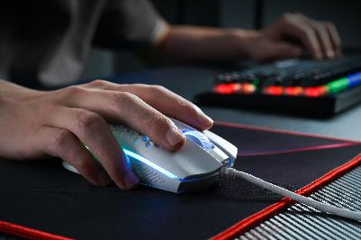 Quelle est la meilleure option pour jouer : manette ou clavier et souris