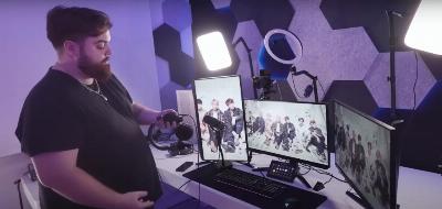 Pourquoi les joueurs et les streamers utilisent trois moniteurs pour l'ordinateur