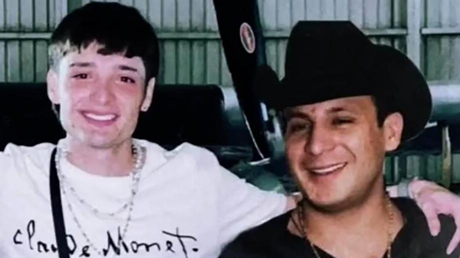 Il y a des gens qui ont assuré que Featherweight et Valentín Elizalde ont le même sourire, cette image est un photomontage (TikTok@flowtrapping)