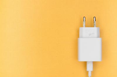Six raisons pour lesquelles un chargeur de téléphone portable devient chaud