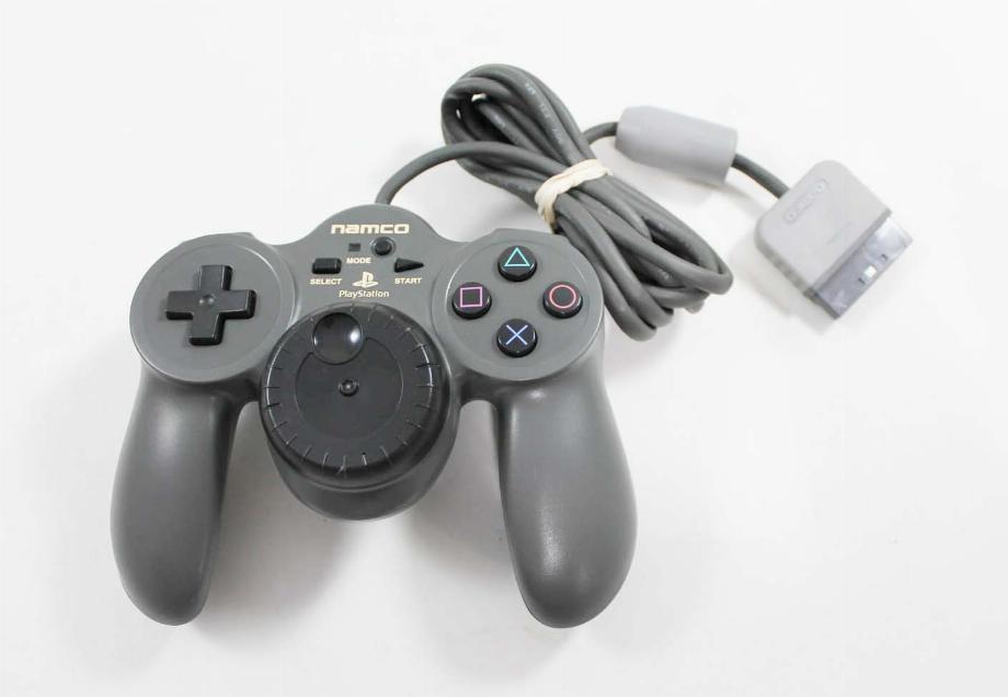 JogCon n'a pas été développé par Sony, mais il a permis aux joueurs réguliers de jeux de course de contrôler les véhicules de manière réaliste.