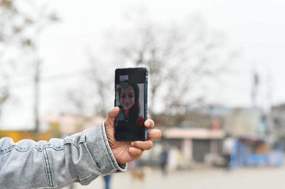 Les appels vidéo sont la nouvelle modalité de tromperie de l'IA en inspirant un haut degré de confiance aux victimes. (Déséclabousser)