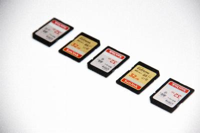 La carte SD du téléphone portable et des caméras expire, si elle n'est pas modifiée, les informations seront perdues