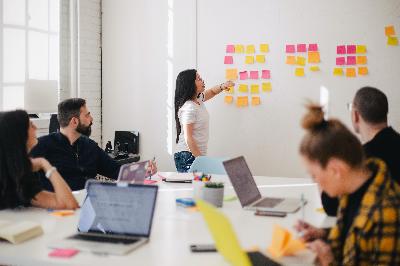De la résistance à l'adhésion : à quoi ressemblera l'éducation à l'intelligence artificielle ?