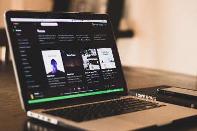 Tout ce que je dois savoir pour avoir un podcast sur Spotify