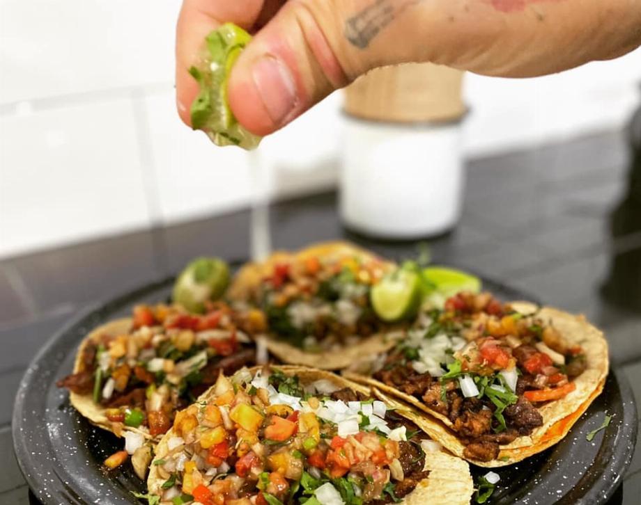 Les tacos font partie du régime mexicain, avec ce restaurant cette option peut rester dans le régime végétalien. (FB : taqueria vegan pour toujours)