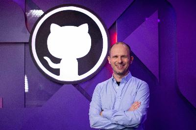 Quelles caractéristiques devrait avoir un programmeur ou un développeur, selon le PDG de GitHub