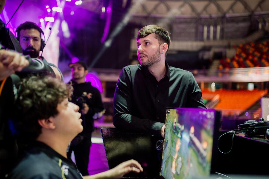 Le tournoi d'esports se terminera en août, mais la première phase durera sept semaines. (Jeux d'émeute)
