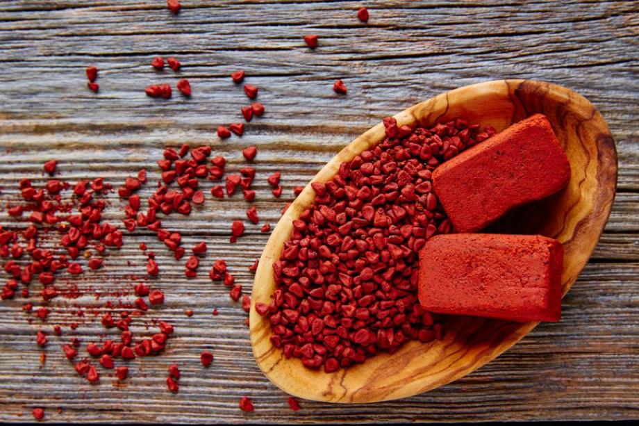 Le rocou est un condiment largement utilisé dans la cuisine mexicaine traditionnelle. La cuisine maya ne fait pas exception. (Pièce sombre)
