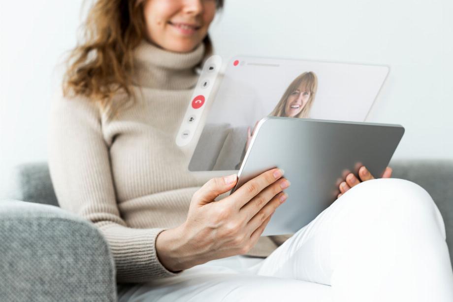 Les jeunes d'Amérique latine utilisent les plateformes numériques pour exprimer leur soutien à leurs luttes, apprendre et se connecter. (Freepik)