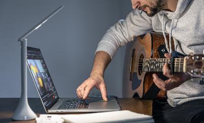 MusicGen, l'intelligence artificielle de Meta et Google qui crée de la musique avec du texte