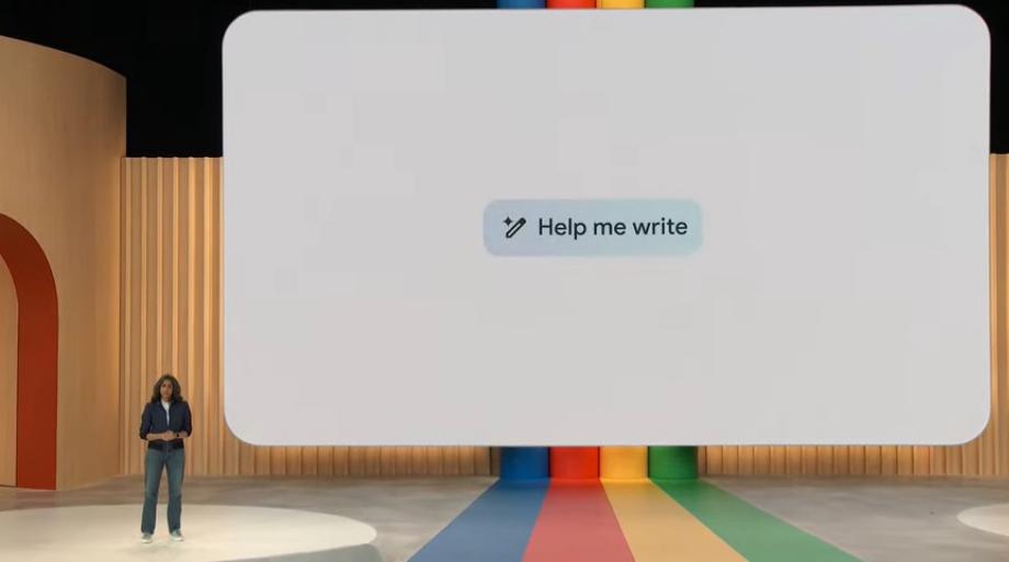 Aparna Pappu, directrice générale de Google Worlspace, présente la fonction Help Me Write dans Google Docs