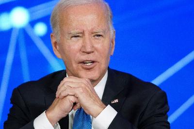 Biden a déclaré que les États-Unis devaient faire face aux risques économiques et sécuritaires posés par l'intelligence artificielle