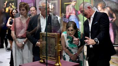 Les trésors du Vatican sont arrivés à Torreón : les vêtements ecclésiastiques les plus rares