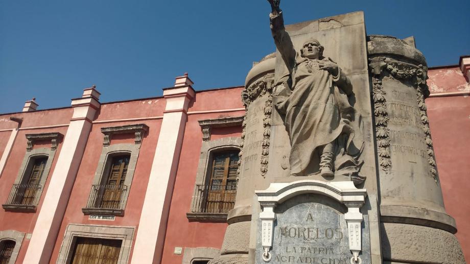 Dans l'ancienne maison de José María Morelos y Pavón, vous pourrez trouver des documents uniques qui fournissent de nouvelles informations sur la vie de l'une des personnalités qui ont contribué au processus d'indépendance. (Wikipédia/Petrohs W)