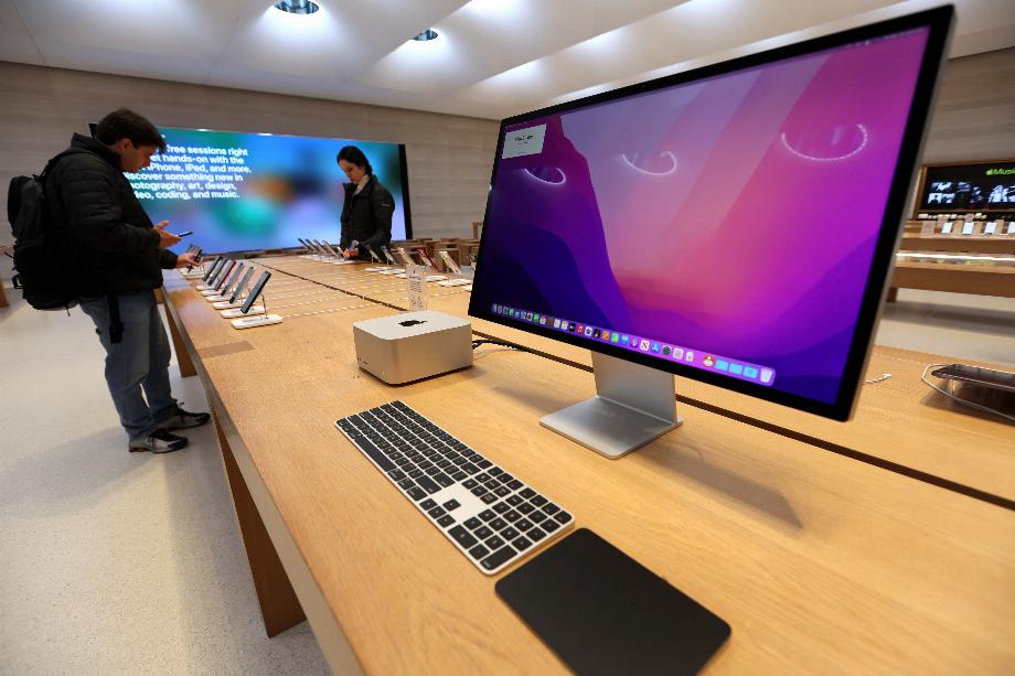Les ordinateurs Mac peuvent avoir une puce M3 intégrée. (REUTERS/Mike Segar)
