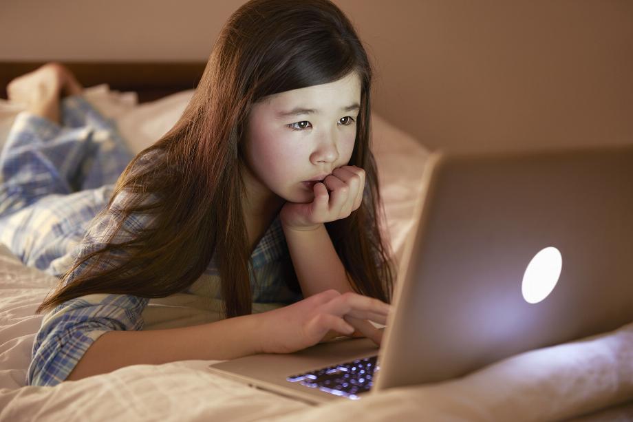 Il existe plusieurs applications et outils qui peuvent aider à protéger les enfants contre le toilettage en ligne. (Getty Images)