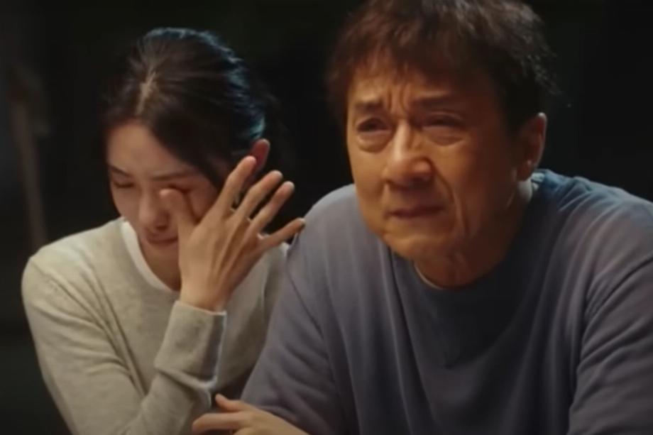 La vidéo virale de Jackie Chan pleurant avec sa fille est confirmée comme faisant partie d'un nouveau film.