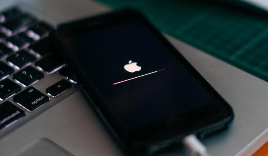 Une version bêta peut endommager la batterie du téléphone portable si l'on n'y prend pas garde. (Déséclabousser)