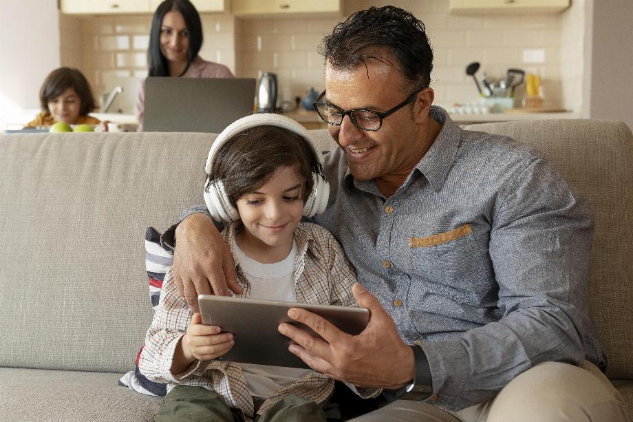 Avec ces applications, il sera plus facile d'accompagner les enfants dans l'utilisation du téléphone portable. (Freepik)