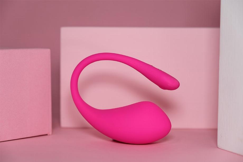 Lovesense, la société de jouets sexuels, a annoncé l'utilisation de l'intelligence artificielle pour générer des vibrations et lire des histoires érotiques. (Amoureux)